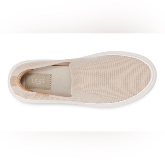 Ugg Women's Alameda Sammy - Sea Salt
(NWT
Size 9.5 - Picture 3 of 5